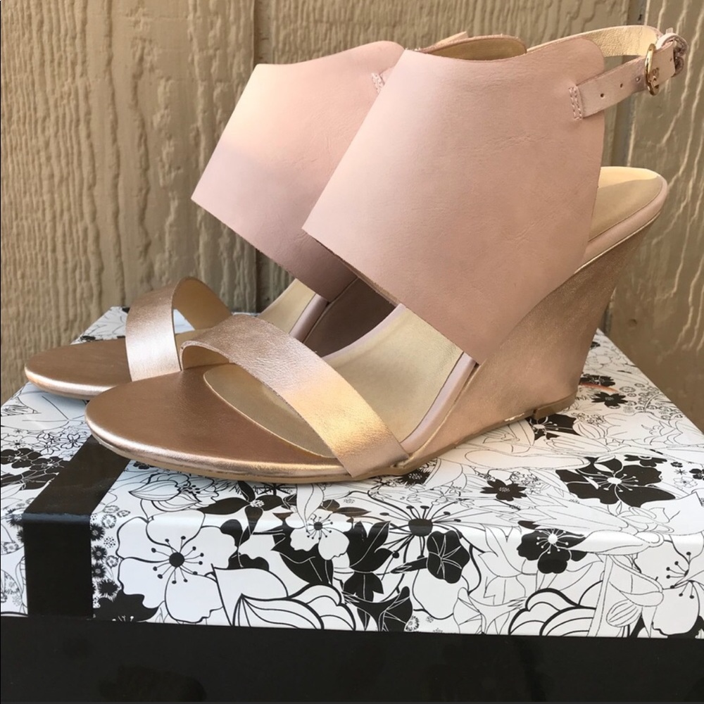 Metallic Baja Block Wedges in Rose Gold